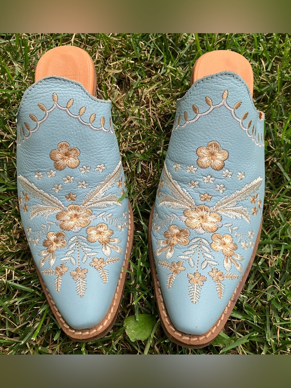 NWOT Dingo Primrose Lt Blue Leather Bootie Mules Cream Brown Floral Embroidery
